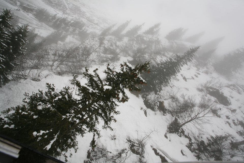 Tuyết trắng trên đỉnh núi Titlis cao hơn 3.020m của Thụy Sỹ